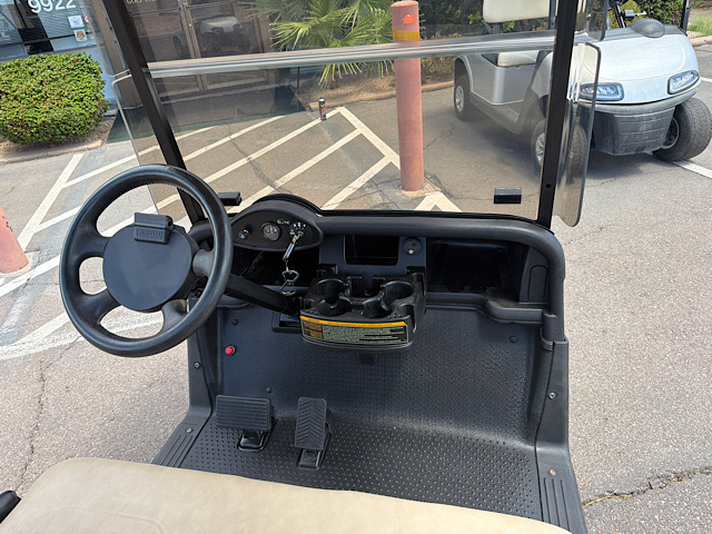 5600319